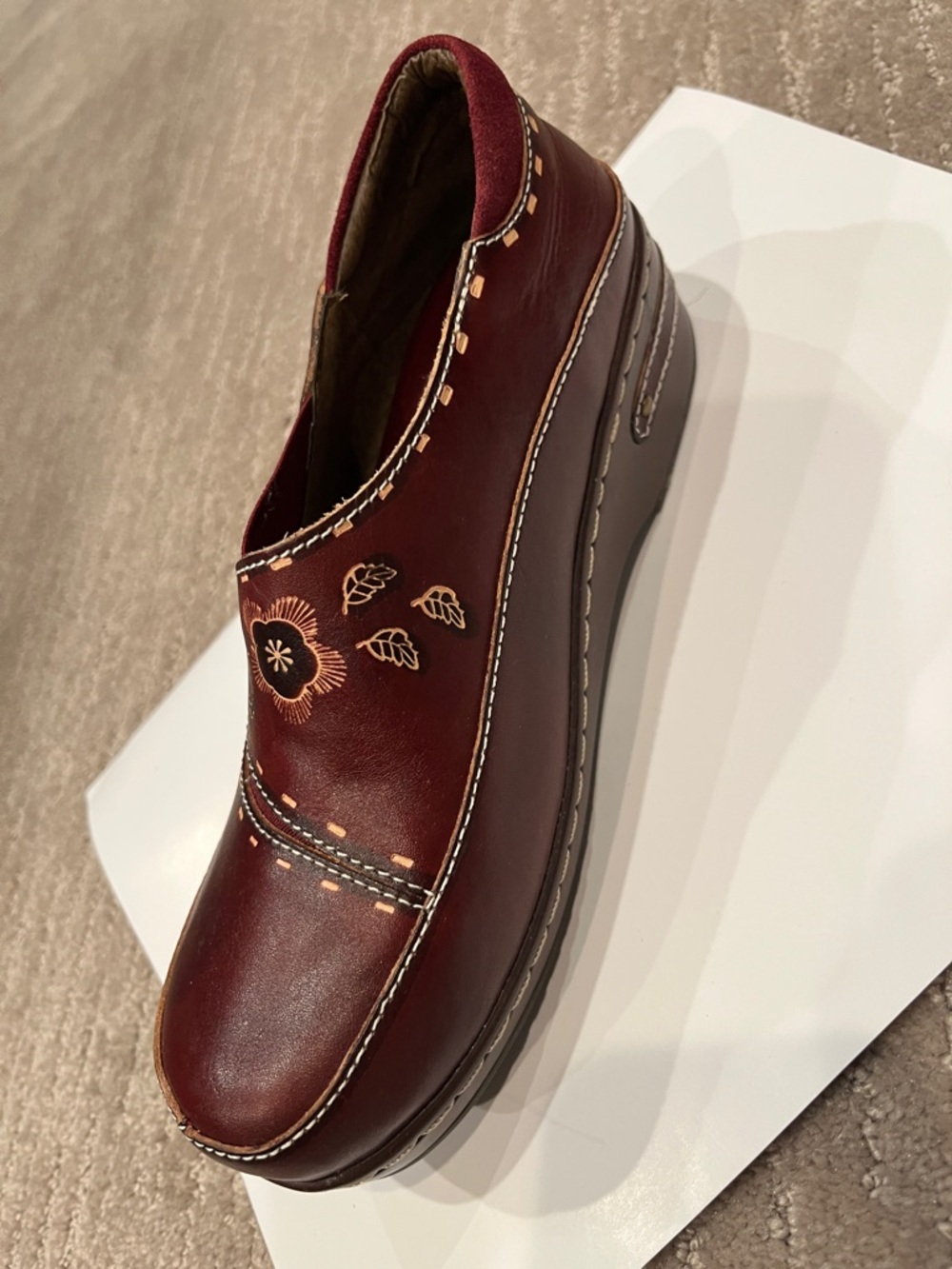 L'ATISTE Brown Leather Slip-On Heels with Embossed Logo excellent condition - Picture 3 of 5